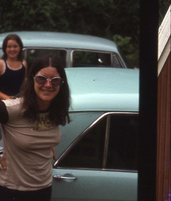 11Debbie&SheilaonreturnfromUS-Summer73