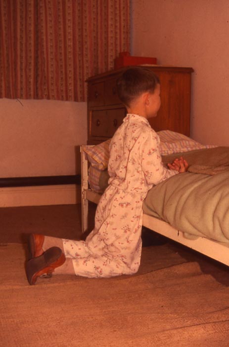 125Jonniesayingprayers-pityhesawme